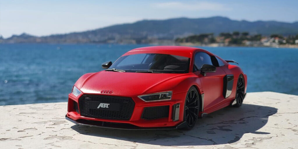 Quand une R8 ne suffit pas, ABT est là ! Présentation de l’Audi R8 V10 + ABT par GtSpirit au 1:18ème