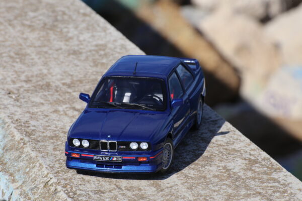 m3 e30 mauritius blue 1:18 solido