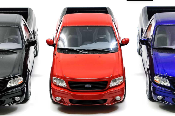 FORD F-150 SVT LIGHTNING 1/18 dna collectible