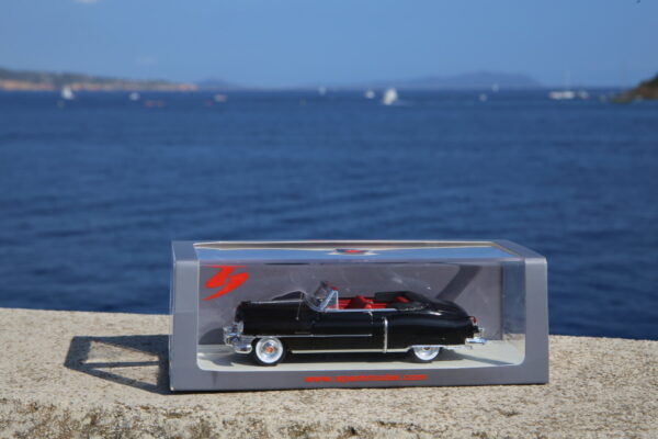Cadillac Série 61 convertible spark 1:43ème